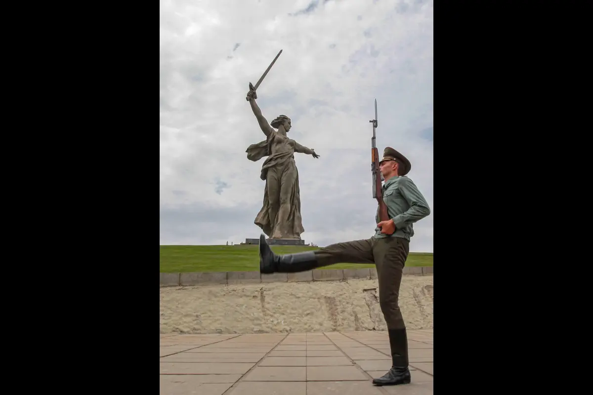 Mamayev Kurgan. Guard of honor at The Motherland Calls memorial.