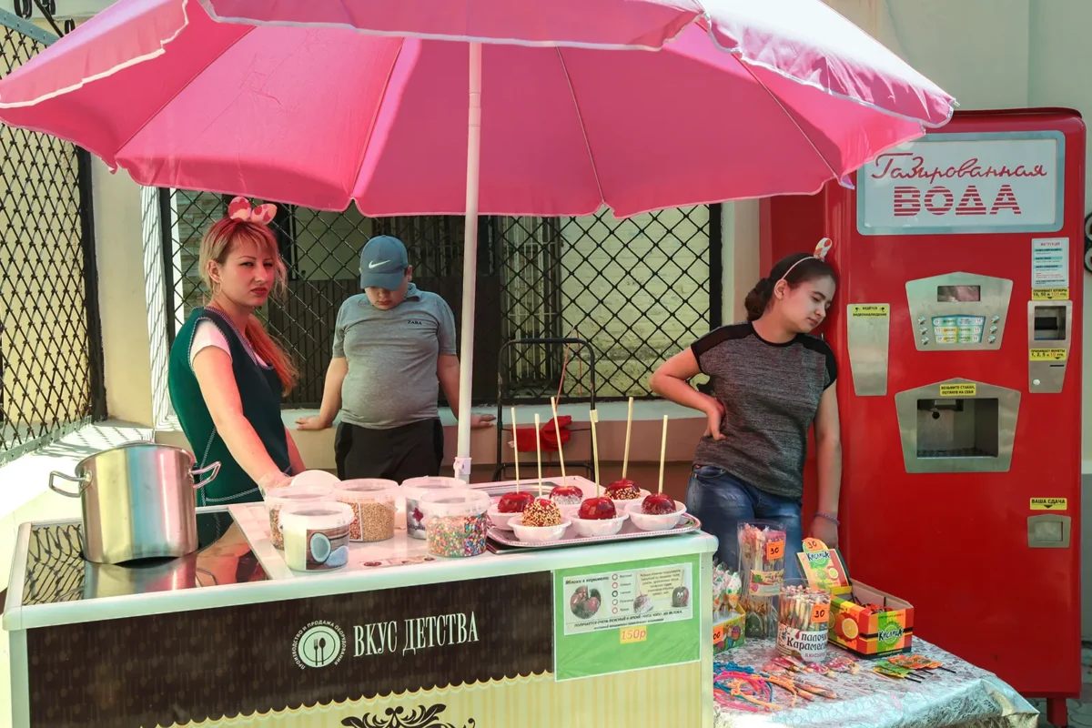 The contemporary design references the USSR of the 1960s.