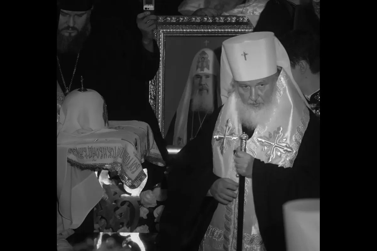 Metropolitan Kirill of Smolensk (Gundyaev), the future Patriarch of the Russian Orthodox Church, during the funeral of Patriarch Alexy II. The struggle for the patriarchal throne began on the day of Alexy’s death.
